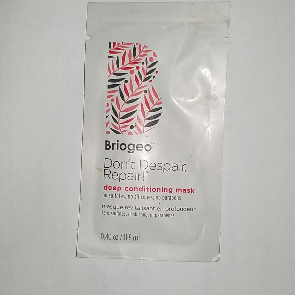 4/25 bundle item. Briogeo Deep Conditioning Mask Packet